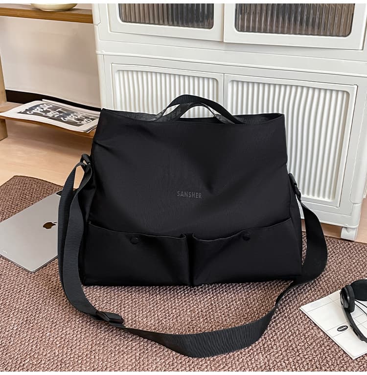 ボディバッグ 多機能ポケット付き都市派ボディバッグ