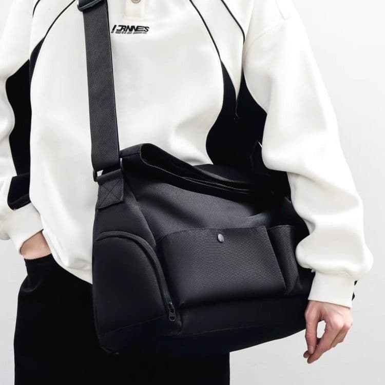 ボディバッグ 多機能ポケット付き都市派ボディバッグ