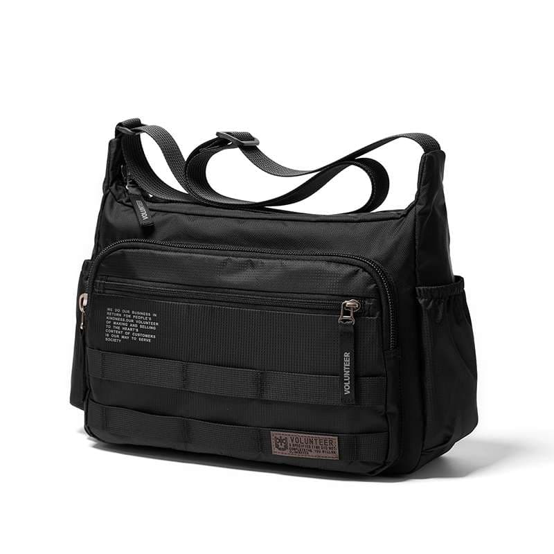 多機能実用的な斜め掛けボディバッグ