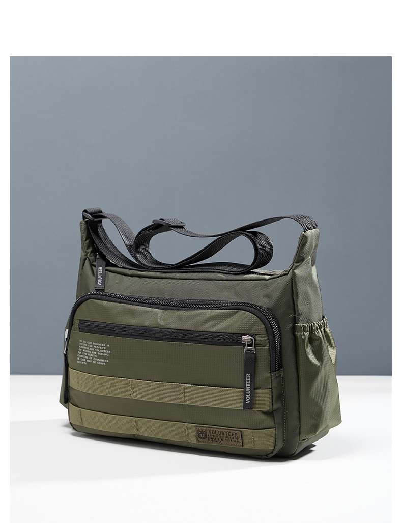 多機能実用的な斜め掛けボディバッグ