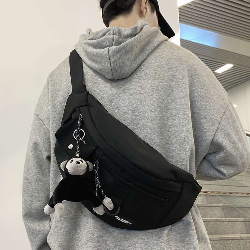 モンキーチャーム付き カジュアルボディバッグ