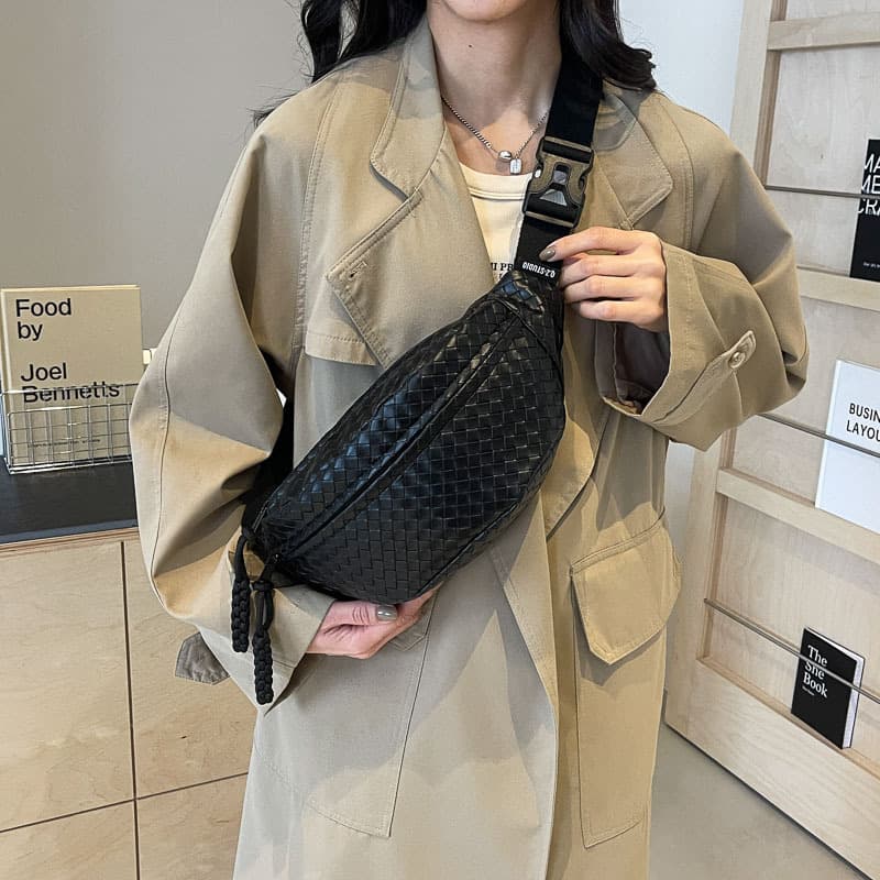 メッシュ編み込みボディバッグ