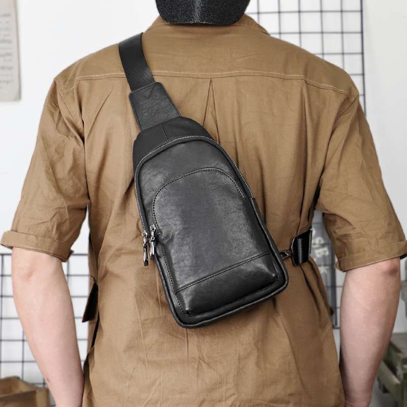 ボディバッグ　上質な革仕様 シンプルワンショルダーボディバッグ