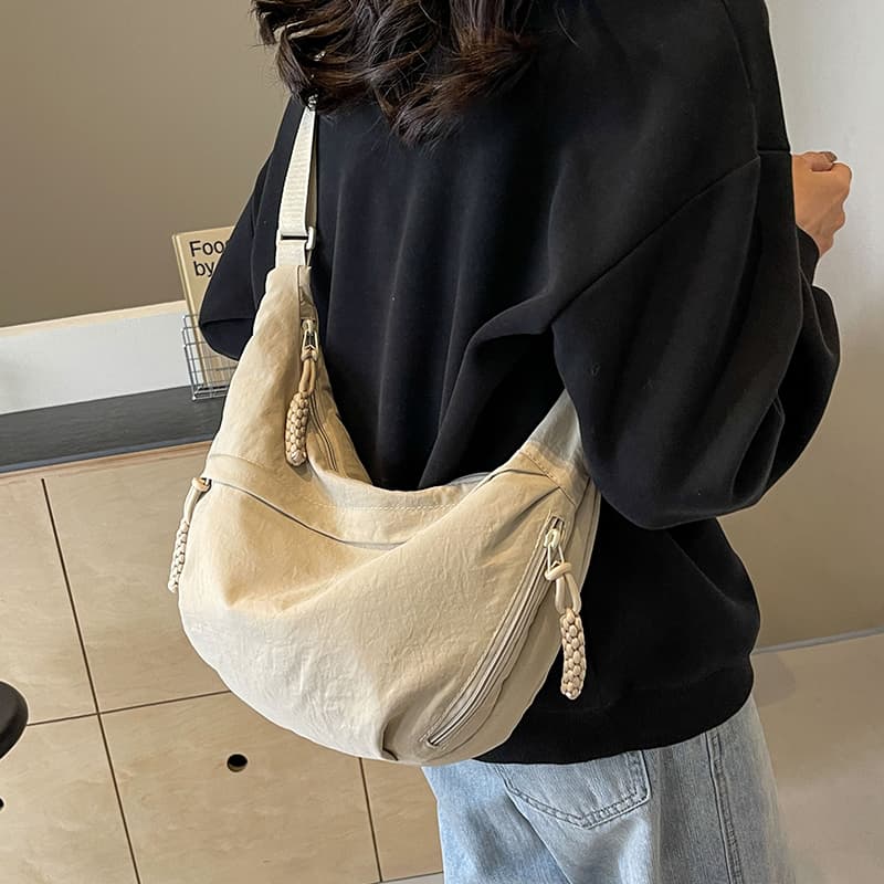 ボディバッグ シンプル編み込みボディーバッグ