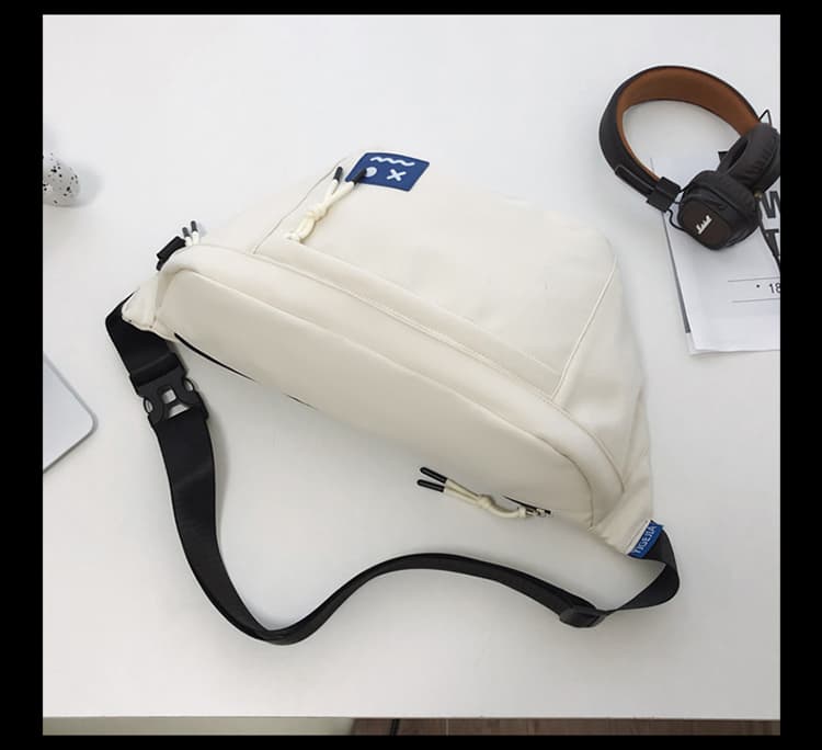 ボディバッグ ボディバッグ シンプルワッペン付き斜め掛けバッグ