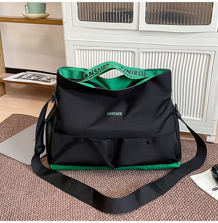 ボディバッグ 多機能ポケット付き都市派ボディバッグ