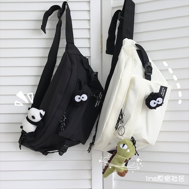 モンスターぬいぐるみ付きボディバッグ
