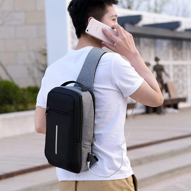 都会派スマート斜め掛けボディバッグ