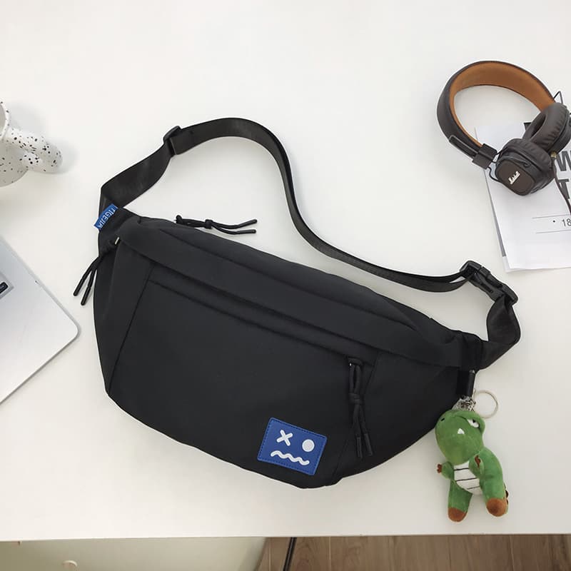 ボディバッグ ボディバッグ シンプルワッペン付き斜め掛けバッグ