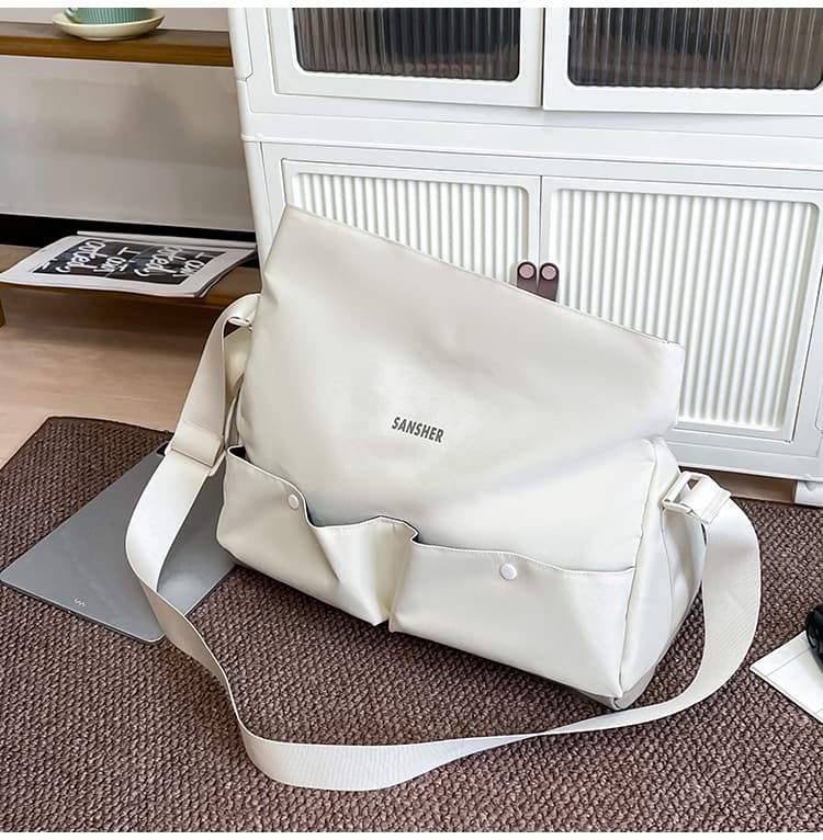 ボディバッグ 多機能ポケット付き都市派ボディバッグ