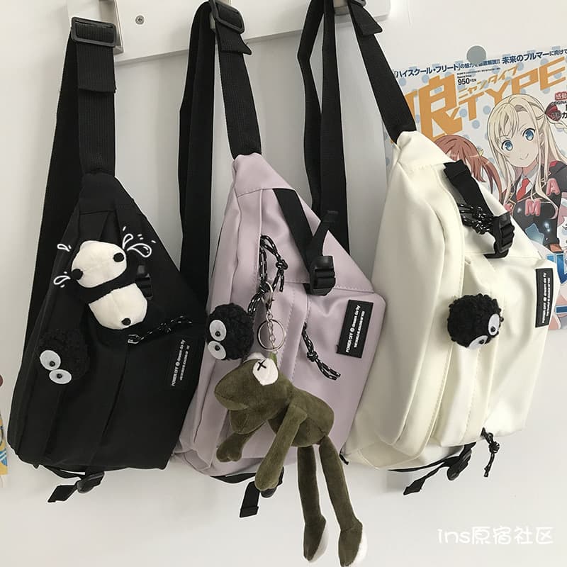 モンスターぬいぐるみ付きボディバッグ