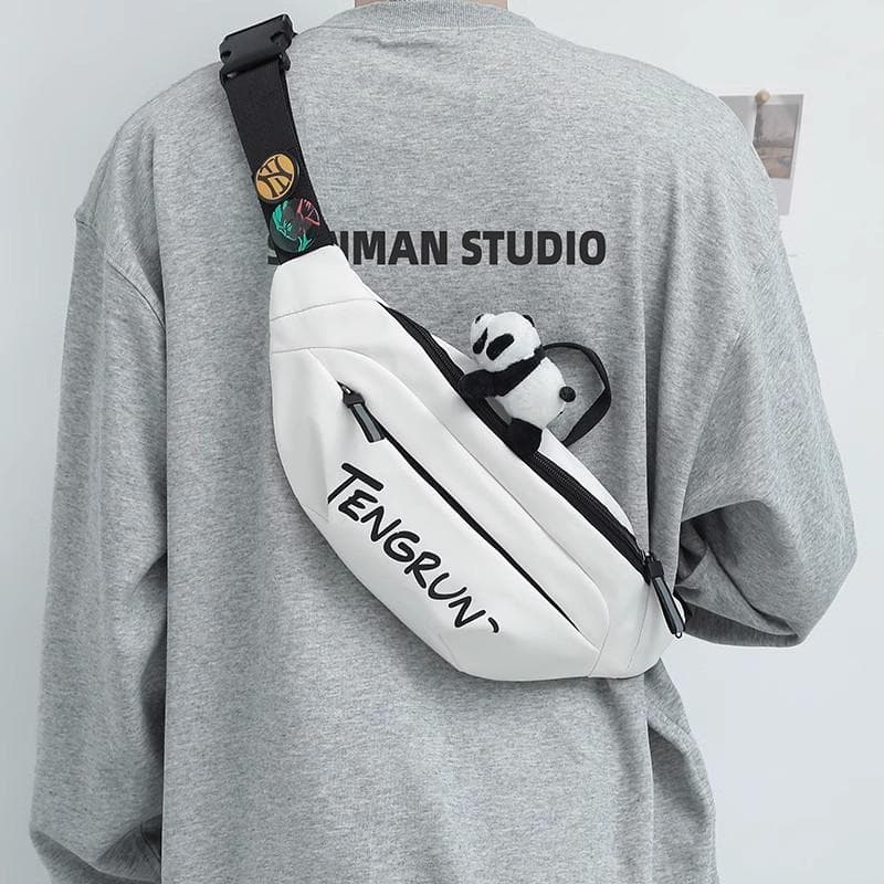 パンダ付きカジュアルスポーツボディバッグ