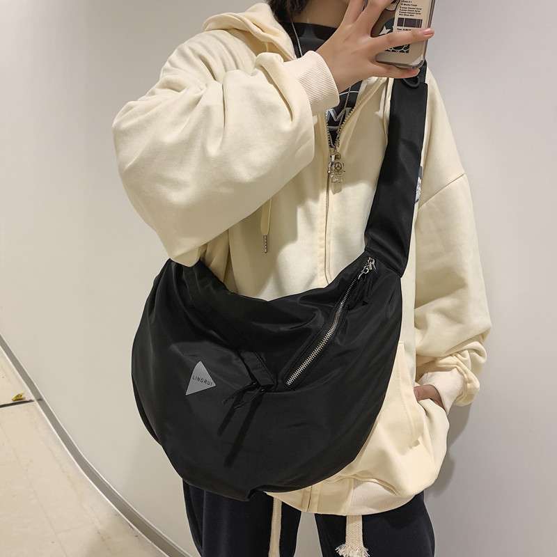 ボディバッグ シンプル大容量斜めがけバッグ
