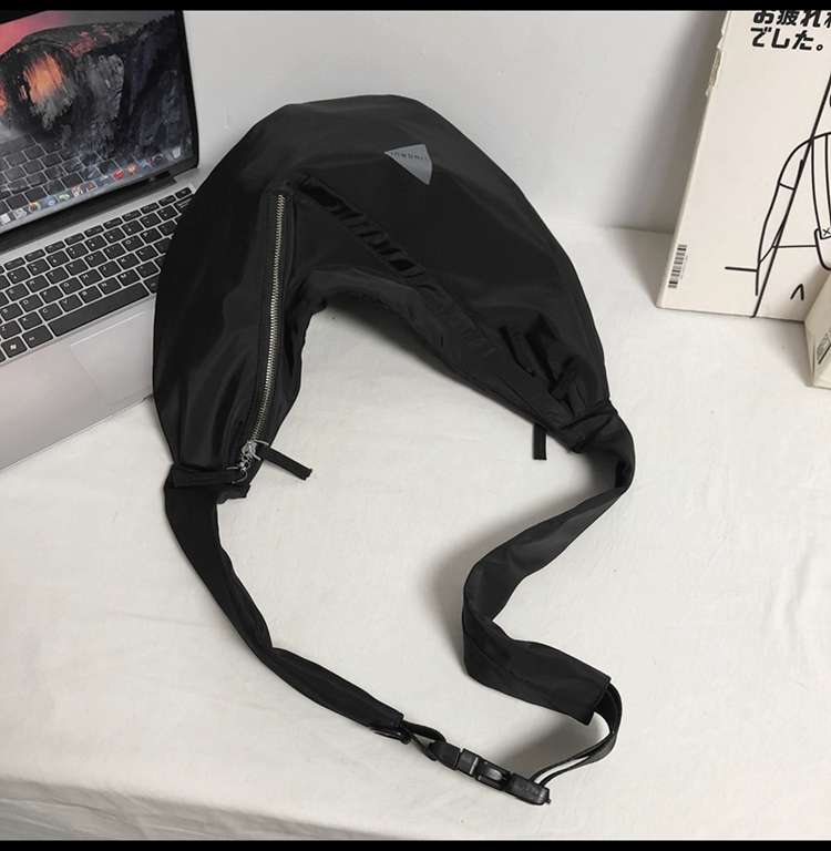 ボディバッグ シンプル大容量斜めがけバッグ