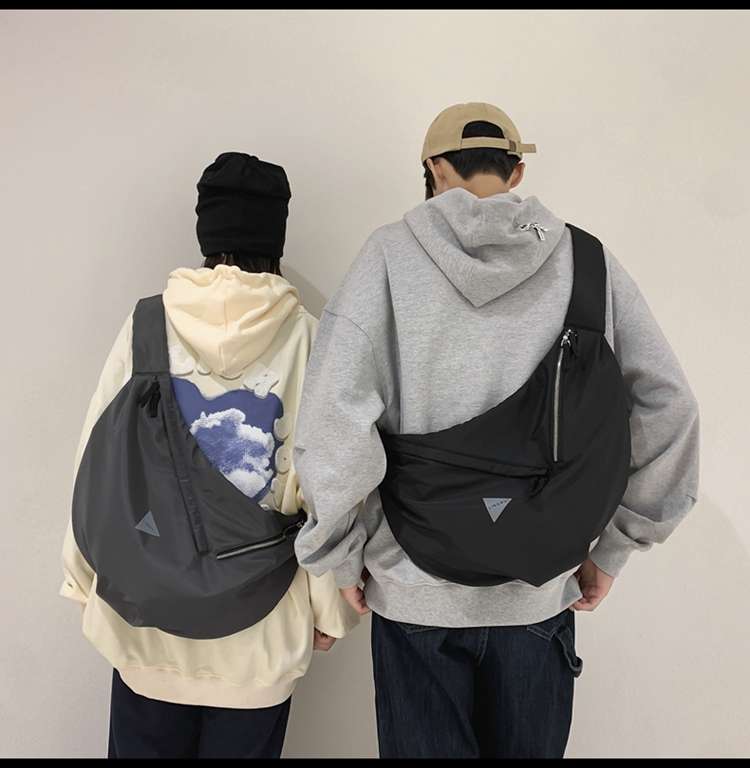 ボディバッグ シンプル大容量斜めがけバッグ