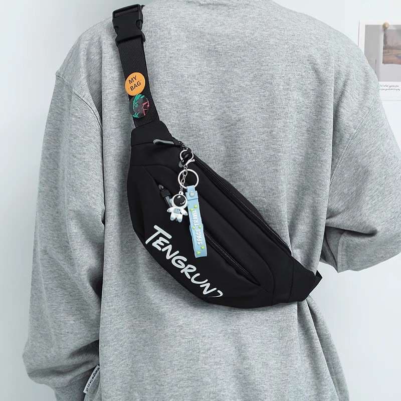 パンダ付きカジュアルスポーツボディバッグ