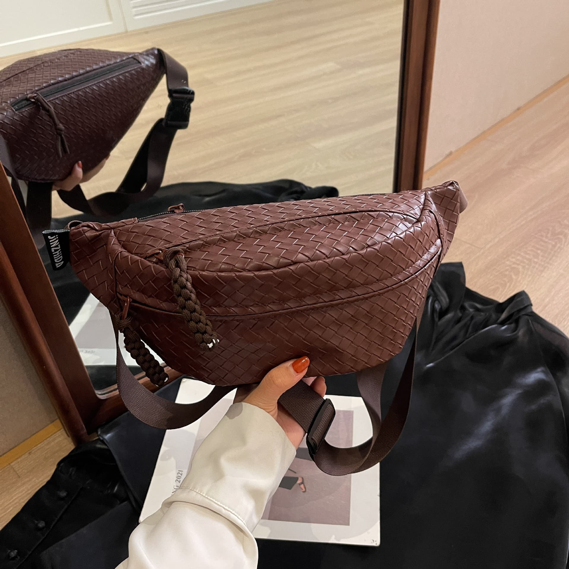 ボディバッグ 編み込みスポーティボディーバッグ